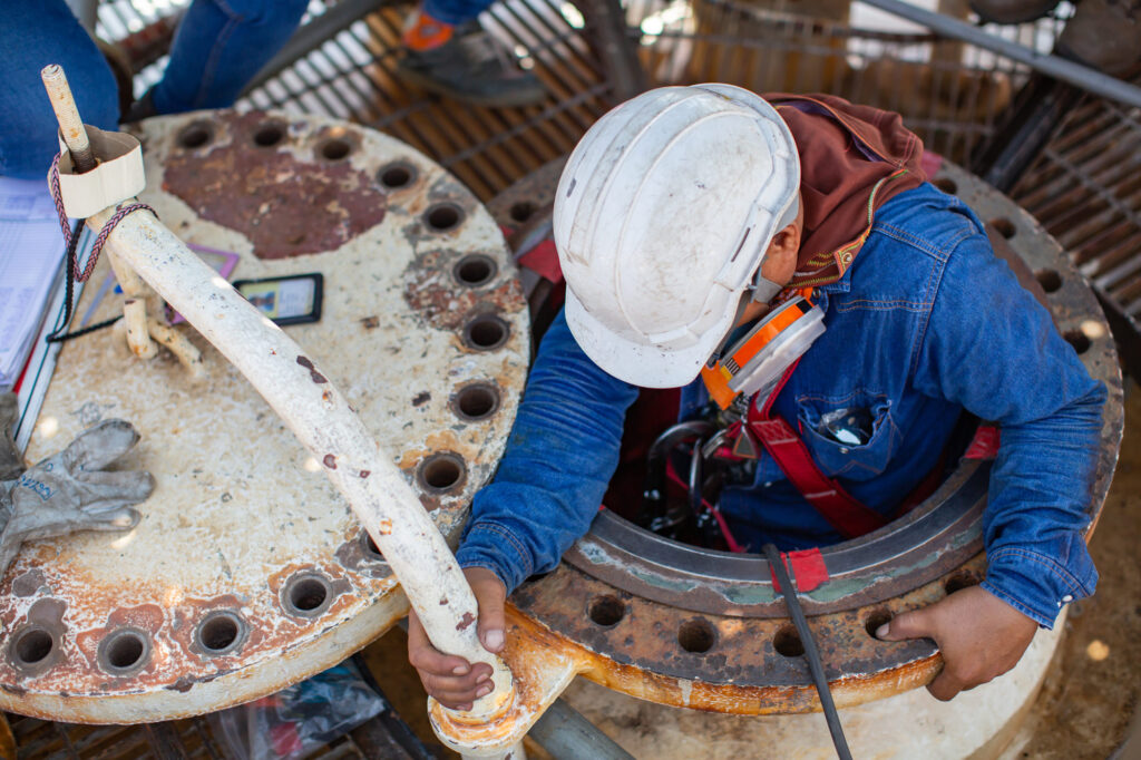 worker-entering-confined-space