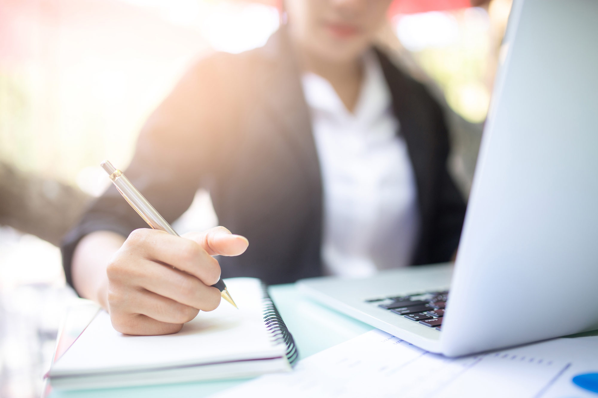 young-women-working-and-used-computer,-working-concept